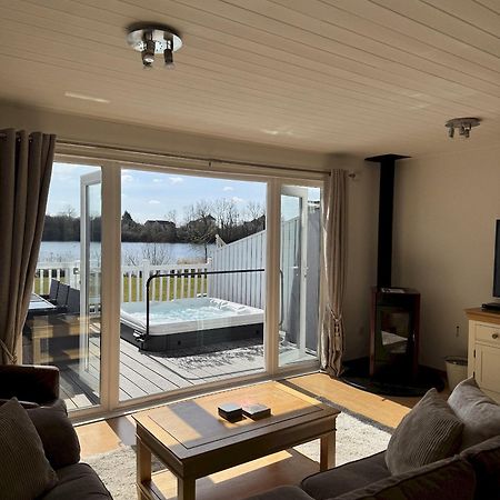 Medway Hot Tub Lodge South Cerney Exterior foto